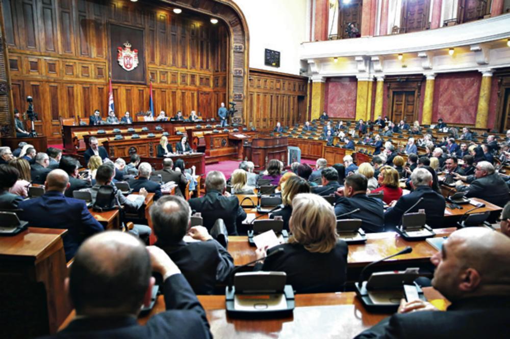 Измене српског Устава мимо закона: Предлог морали да дају посланици