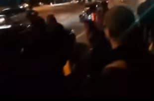 Подгоричани на улици пресрели ауто Миловог брата: Добро ће запамтити њихово скандирање (видео)