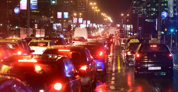 АЛ СТЕ ГА ОПРАВИЛИ, СВАКА ВАМ ЧАСТ! Потпуни колапс саобраћаја у целом Београду (фото)