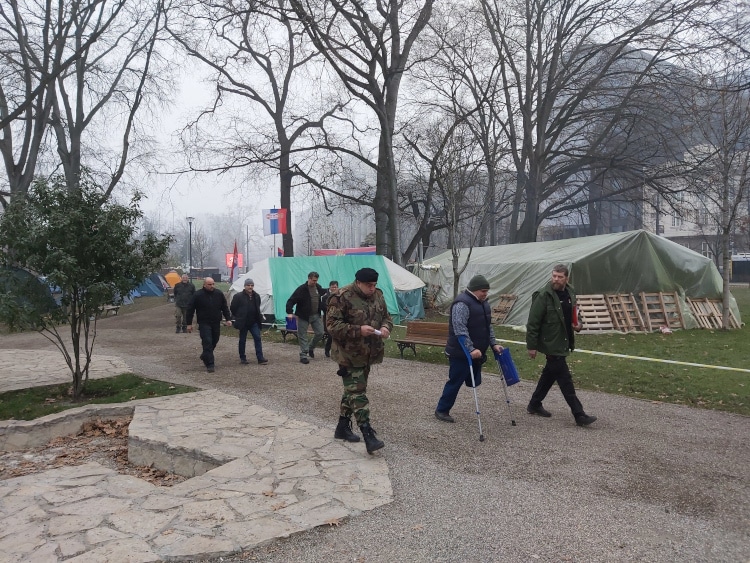 Вучић после 103 дана протеста коначно примио ветеране из Пионирског парка