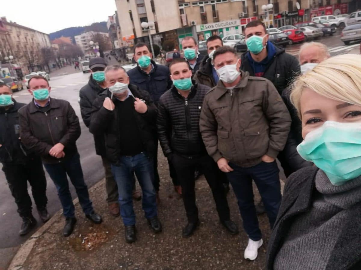 Ненасилан протест Беранаца поводом посјете Ђукановића: „Градом се шири смрад“