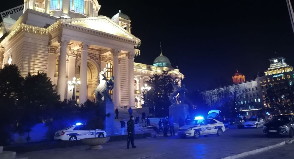 Београд: Пуцао себи у главу на степеницама Народне скупштине