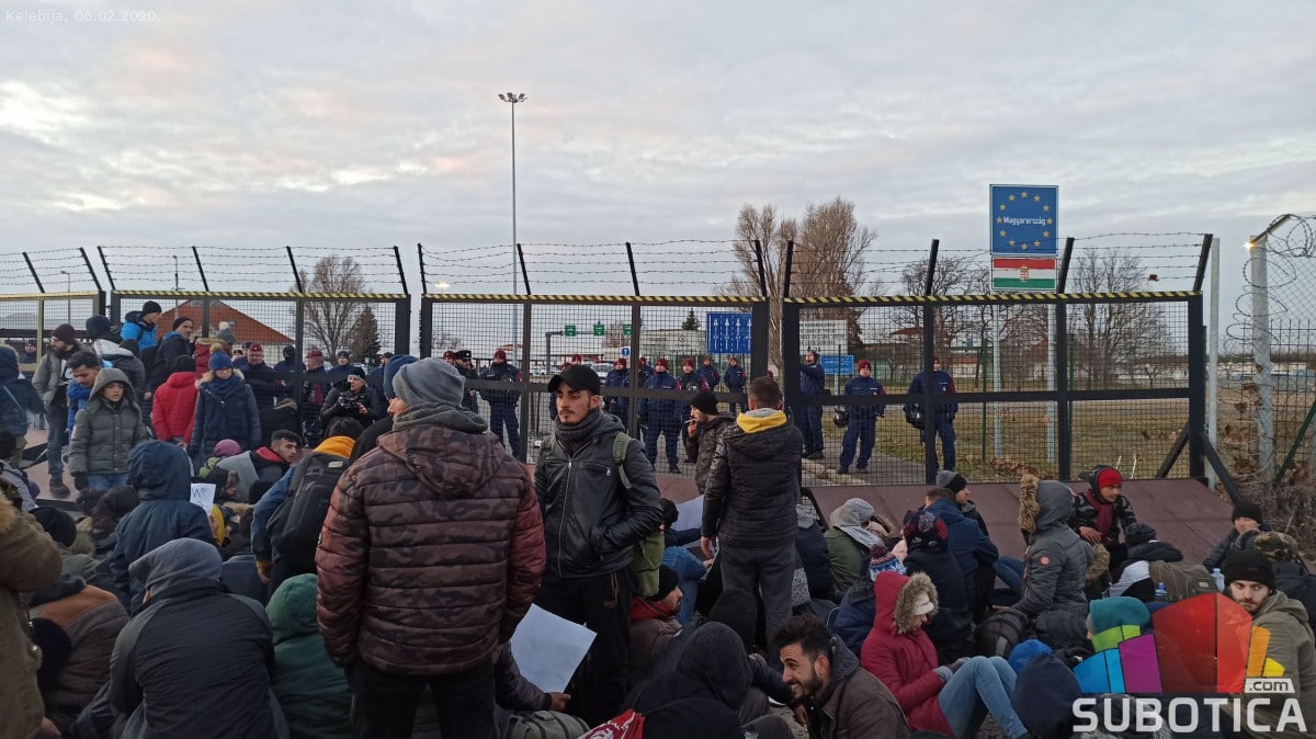 Ко у Србији и зашто мигрантима дозвољава да блокирају државну границу и граничне прелазе?!