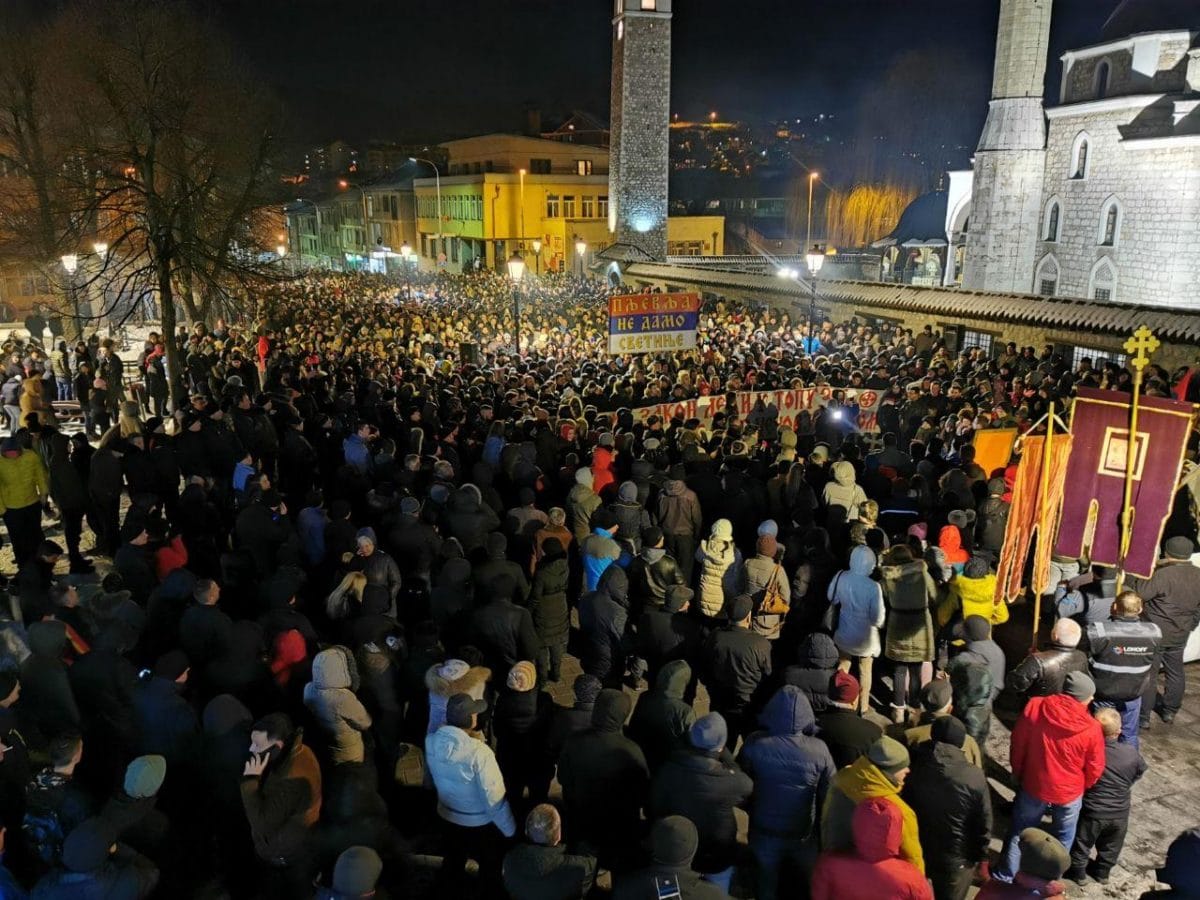 Литије широм Црне Горе: Молитвом, иконом и достојанством народ брани светиње! (фото, видео)