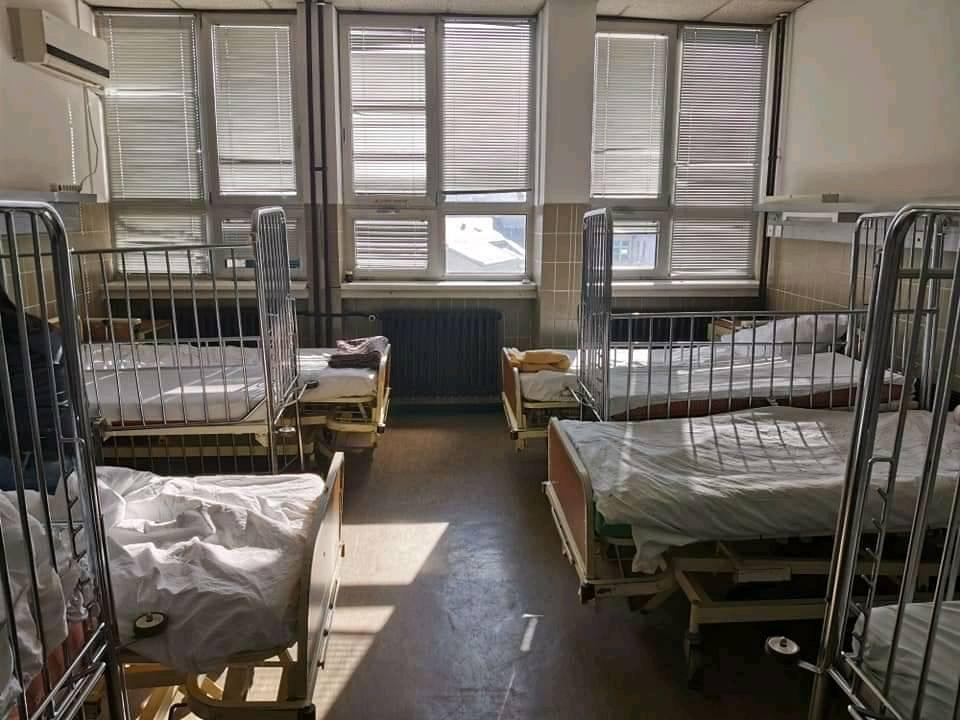 Када сте СМРАДОВИ ЛОПОВСКИ задњи пут купили душеке и постељину за ваљевску болницу? (фото)