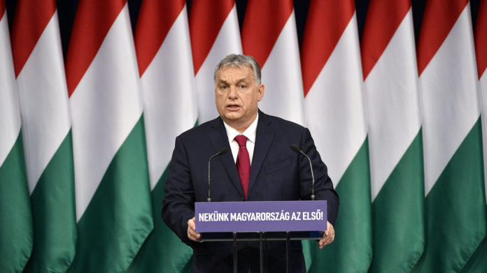Орбан: Сви мађарски грађани и предузећа неће морати до краја године отплаћивати рате кредита