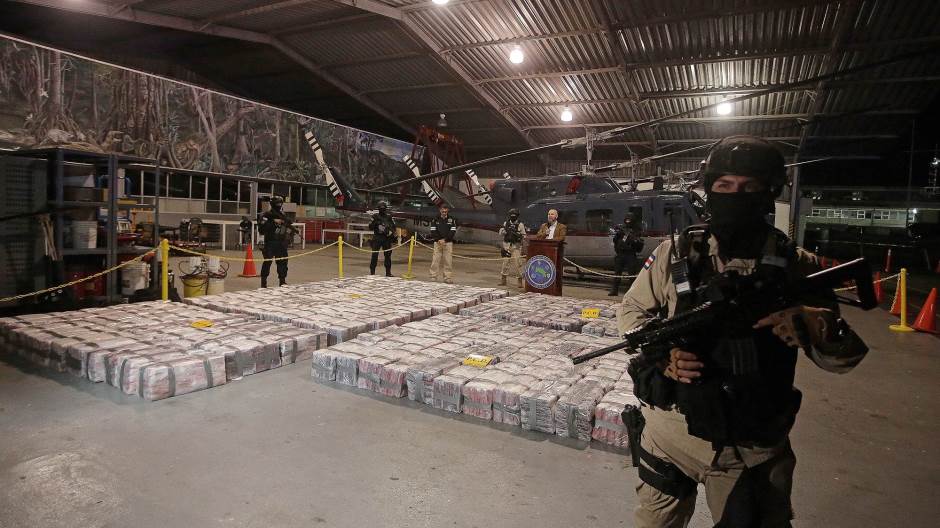 Једанаест држављана Црне Горе ухапшено у близини острва Аруба због шверца више од 5 тона кокаина