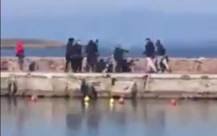 Лезбос: Грцима дојадиле НВО које им довлаче мигранте, пребили их и побацали у море (видео)