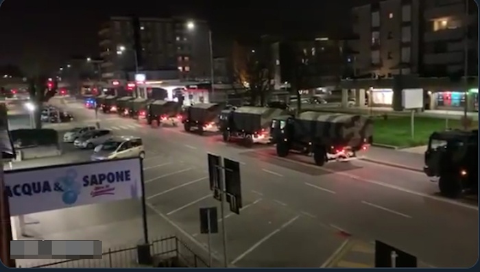 Драма у Италији, војска износи тела преминулих из Бергама (видео)