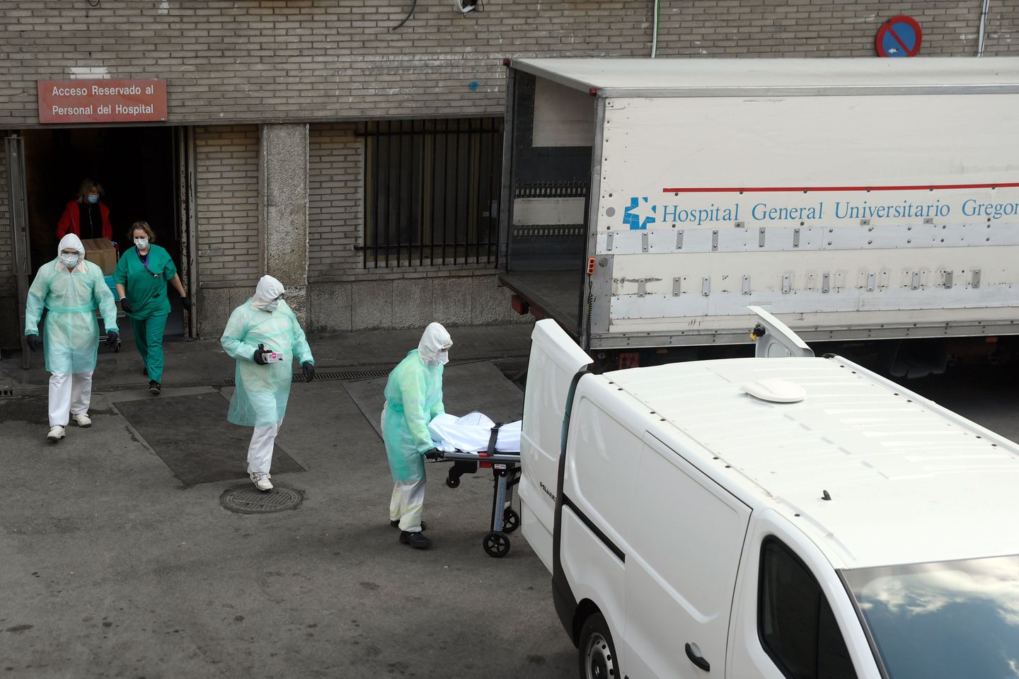 У Шпанији најбрже ширење коронавируса у Европи, Француска евакуише пацијенате са истока земље
