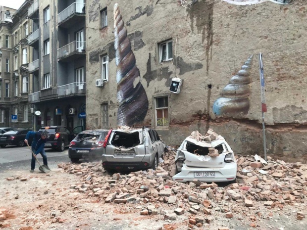 Загреб: Земљотрес оштетио зграде и цркве, људи бежали из домова (фото)