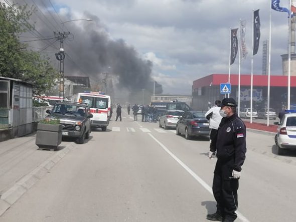 Прво се чула јака детонација: Пожар у државном магацину робних резерви у Лесковцу (видео)