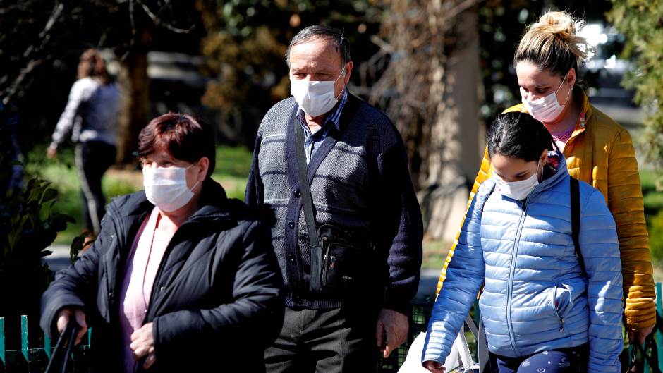 Да не пропадну увезене залихе: Пандемија готова, а обавезно ношење маски