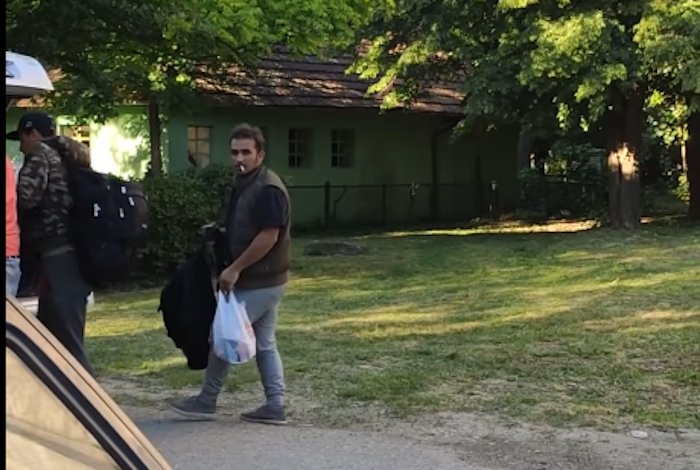 Паровић снимио доказе на граници: Вучићев режим овако превози илегалне мигранте (видео)