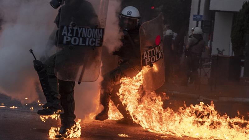 И Грчка на ногама: Десет хиљада људи на улицама, бечени сузавац и гасне бомбе (ВИДЕО)