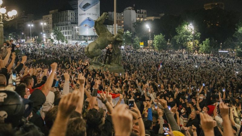 Александар Вучић затире остатке државе и народа, а опозиција не реагује, чекају да се поробљени сами ослободе
