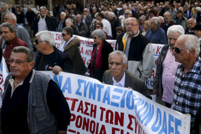Врховни управни суд Грчке обавезао државу да пензионерима врати узето од 2010. до 2018.