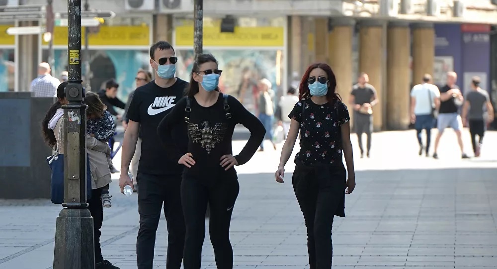 ЛУДИЛО ПОЧИЊЕ ПОНОВО У Србији ускоро обавезне маске и на отвореном при контакту!?