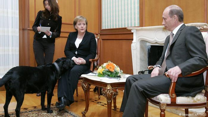 Путин Меркеловој и Макрону: Нека се нико не меша у унутрашње ствари Белорусије