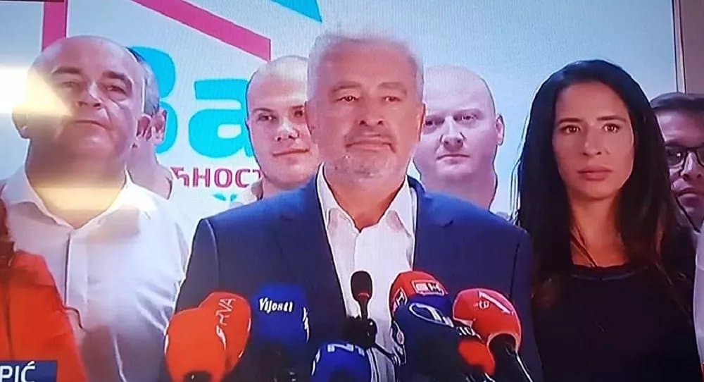 Црна Гора: ДПС и Мило Ђукановић више нису власт, опозиција исвојила већину у парламенту