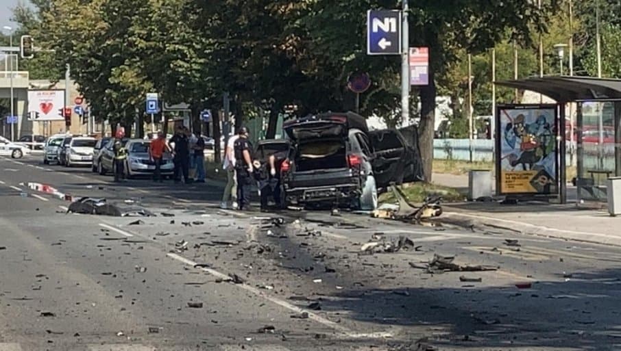 На сред улице експлодирао џип на Новом Београду, возач преминуо у болници (видео)