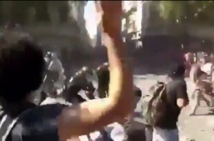 Аргентина: Погледајте како су демонстранти буквално развалили полицијску јединицу (видео)