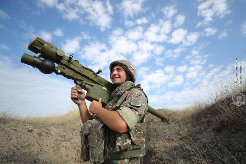 Битка у Нагорно-Карабаху не престаје, обарање дронова, касетна муниција... (видео)