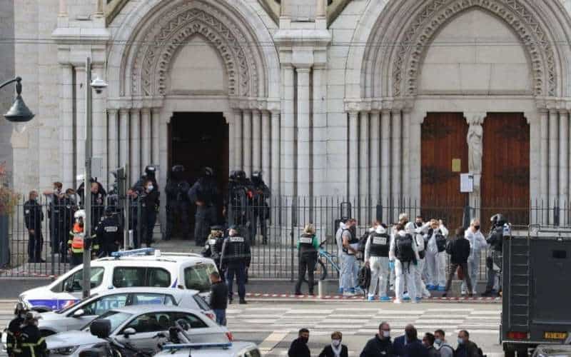 Ница: Исламски терориста пореклом из Туниса одсекао хришћанки главу у сред цркве и убио још двоје људи