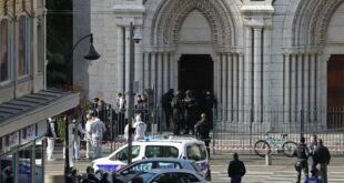 Троје мртвих у терористичком нападу на цркву у Ници, једна жртва обезглављена (видео)