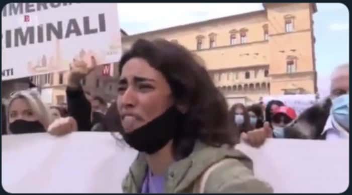 Очај младе мајке у Италији која је остала без посла: "Од чега да купујем сину да једе, имам дете од з године" (видео)