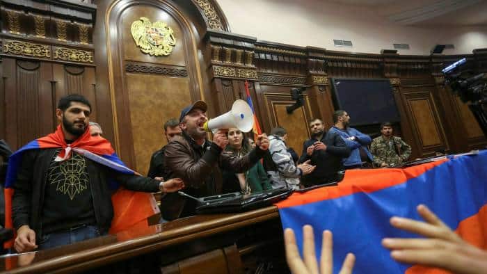 "Више не постоји Јерменија чији премијер је Пашињан": Опозиција најавила велики антивладин митинг