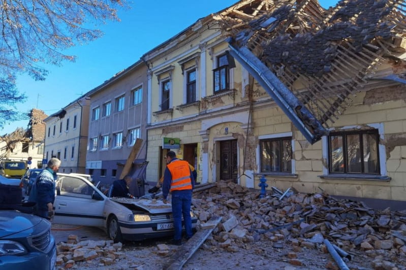 Разоран земљотрес у Хрватској: Петриња у рушевинама, погинуло дете (видео)