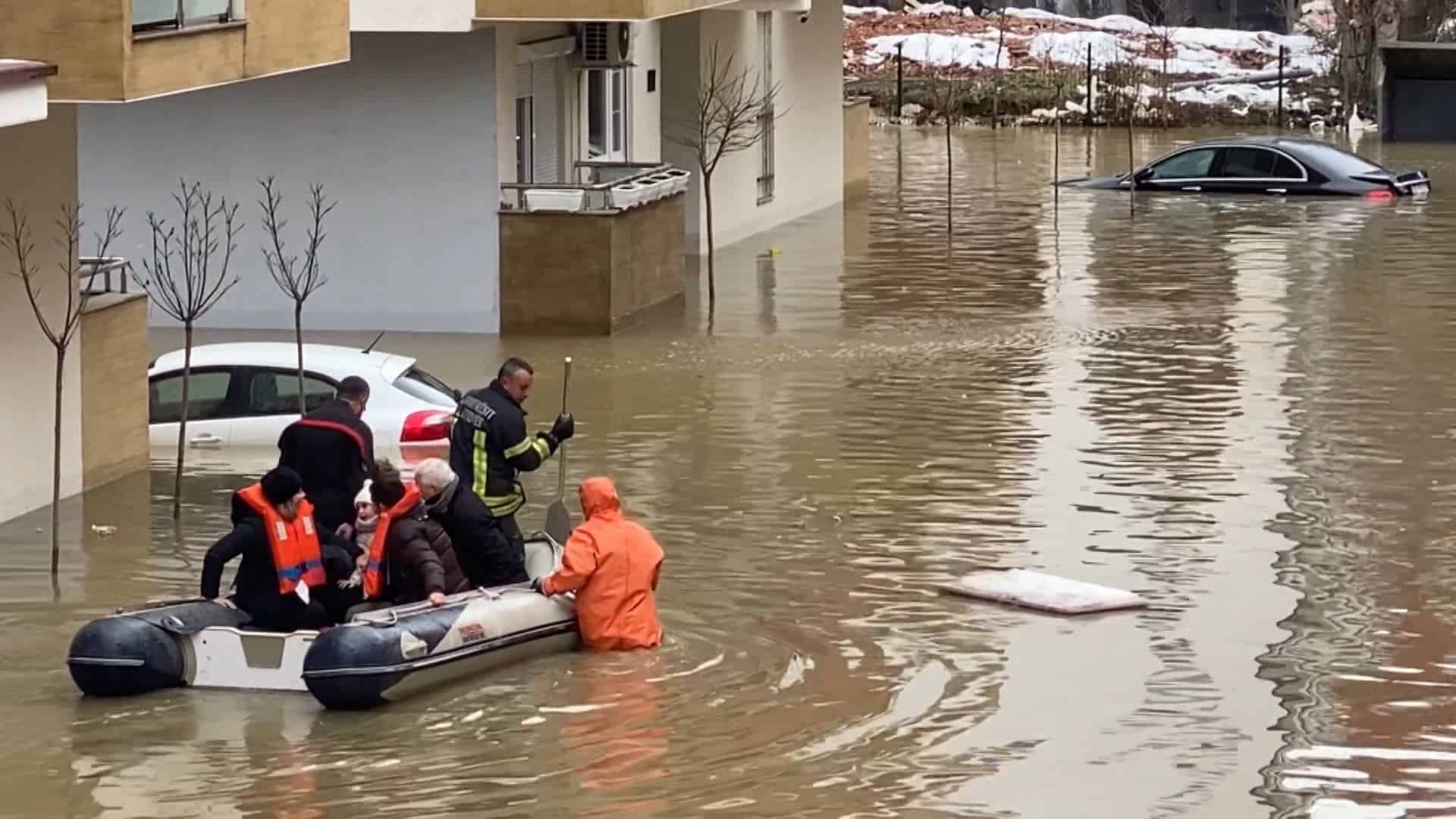 Највеће поплаве на Косову и Метохији задњих 50 година, преко 200 Срба заробљено у кућама без струје, воде и хране!