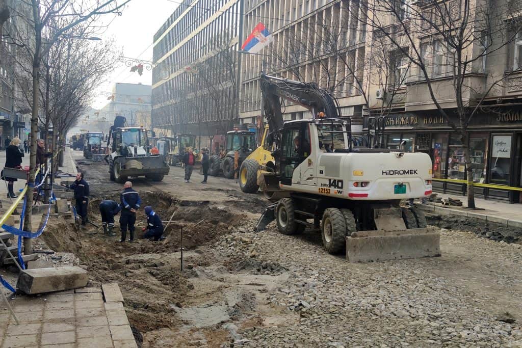 Београд: У улици Kраља Милана и даље је хаос док је у центру незапамћена саобраћајна гужва