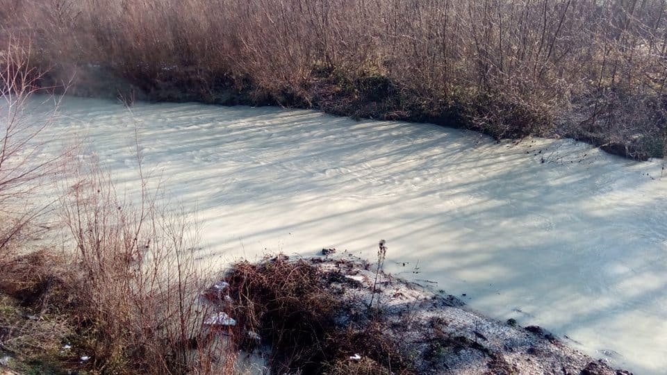 Кинези из РТБ Бора испустили бакар сулфат у реку Пек и загадили сва водоизворишта (видео)