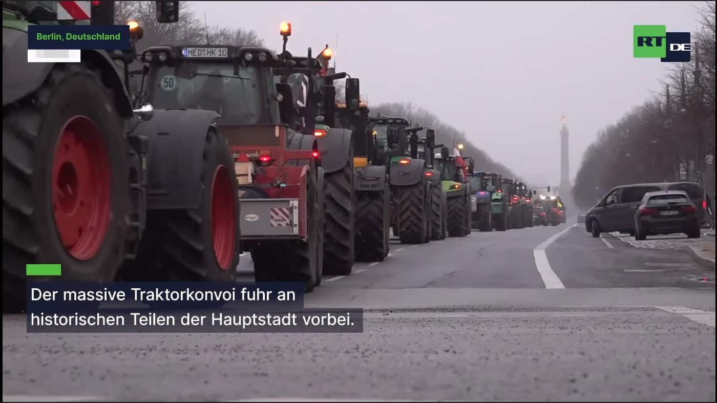 Немачка: Пољопривредници протестовали због новог закона о заштити инсеката возећи тракторе кроз центар Берлина (видео)