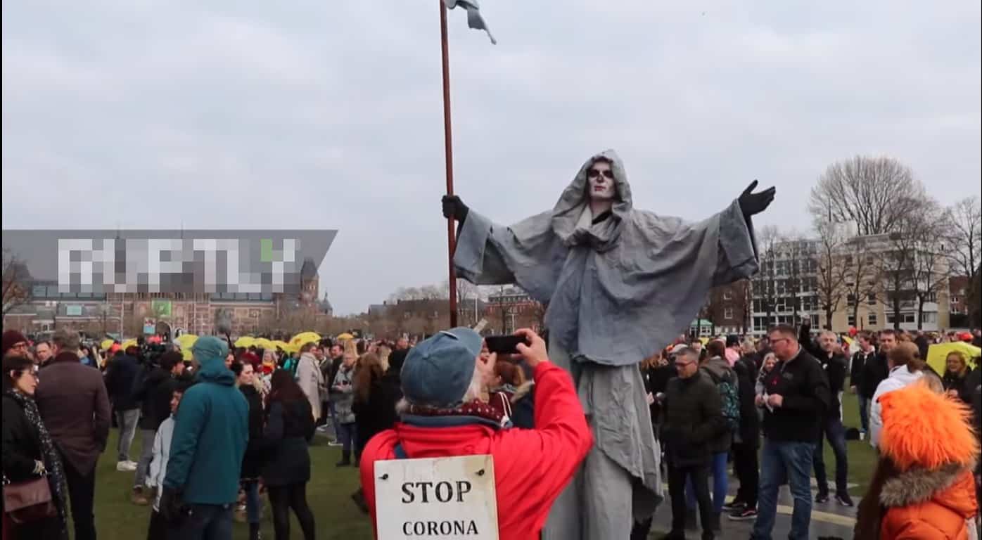 Европа пред експлозијом народног беса! У Холандији хиљаде људи протествовало против корона-мера (видео)
