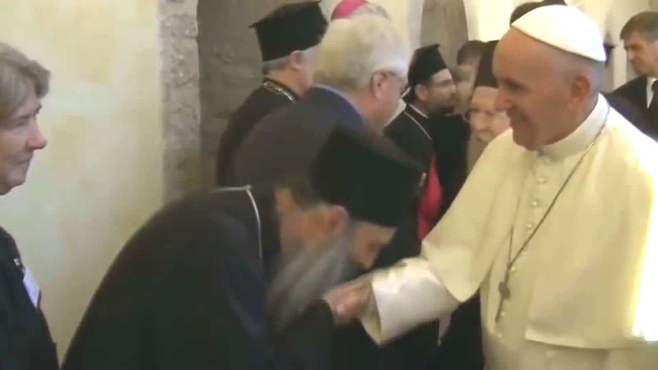 Свети Саво опрости, а ти ПАПОЉУБАЦ следећи пут кад сретнеш папу у дупе га пољуби! Из личних разлога наравно...