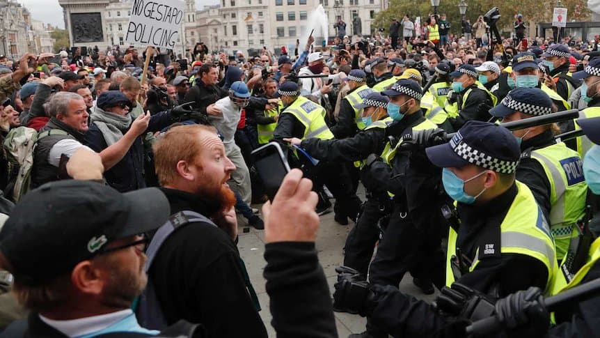 Британци не пристају на полицијску репресију: Протести прете да ескалирају (видео)