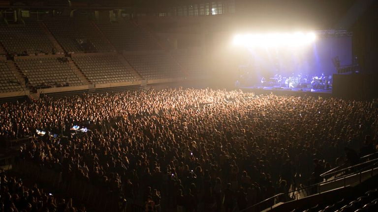 Барселона: Пустили су 5.000 људи на концерт, резултати експеримента су шокантни! (видео)