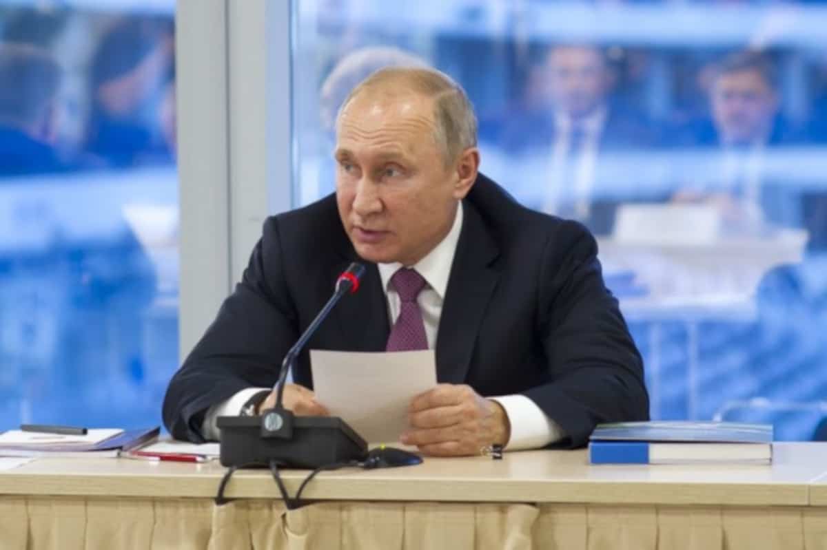 Путин потписао уставни амандман којим се у Русији и формално забрањују истополни бракови и усвајање деце ЛГБТ особама