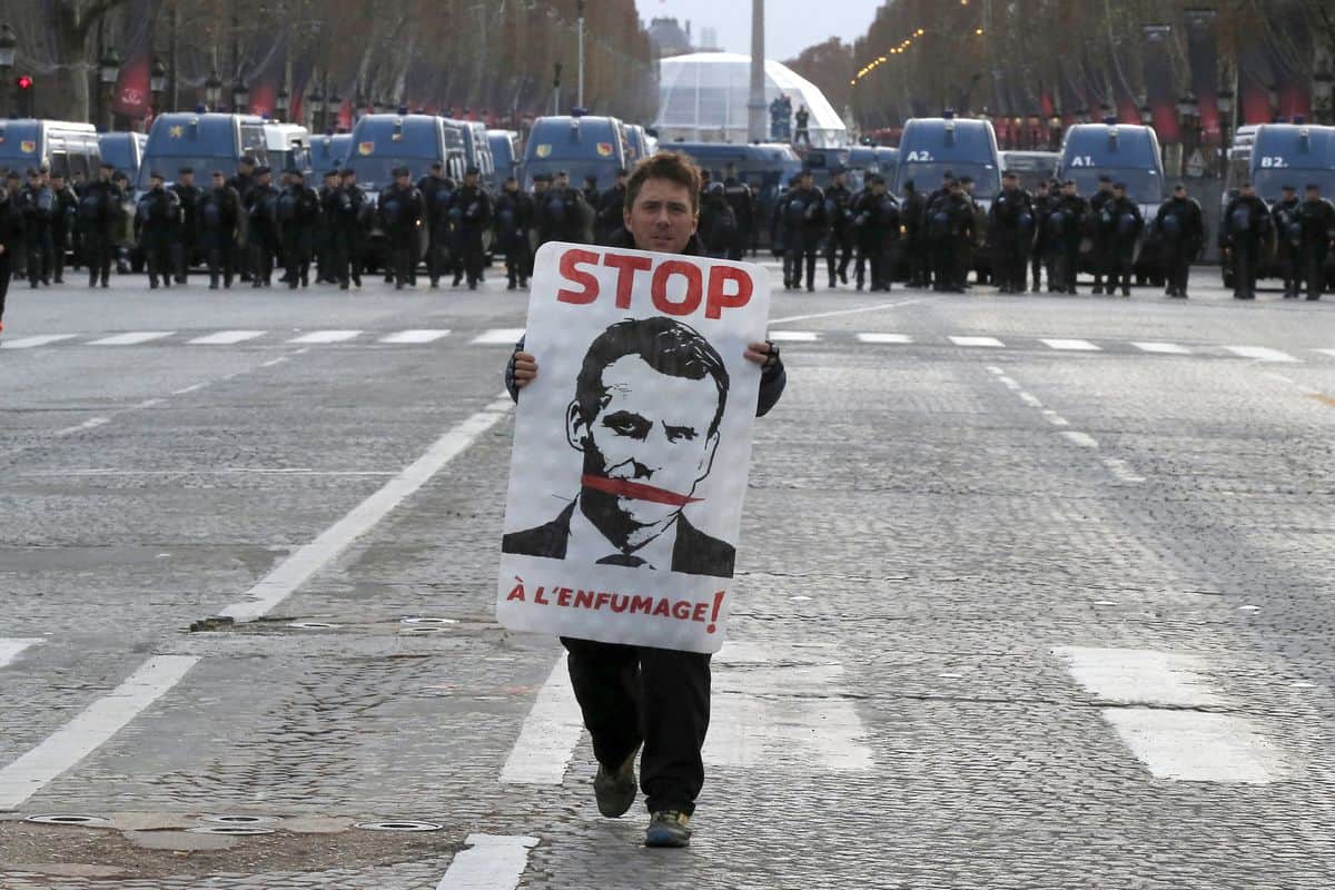 Рампа за Макрона и полицију: Уставни суд Француске одбацио спорне чланове закона
