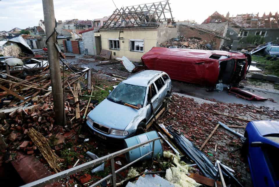 Разорни торнадо паралисао Чешку, 200 повређених, броје се жртве (видео)