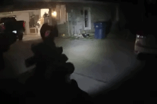 Флорида: Деца(12 и 14 година), штићеници дома наоружани калашом пола сата пуцали на полицију (видео)