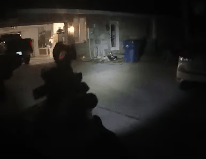 Флорида: Деца(12 и 14 година), штићеници дома наоружани калашом пола сата пуцали на полицију (видео)