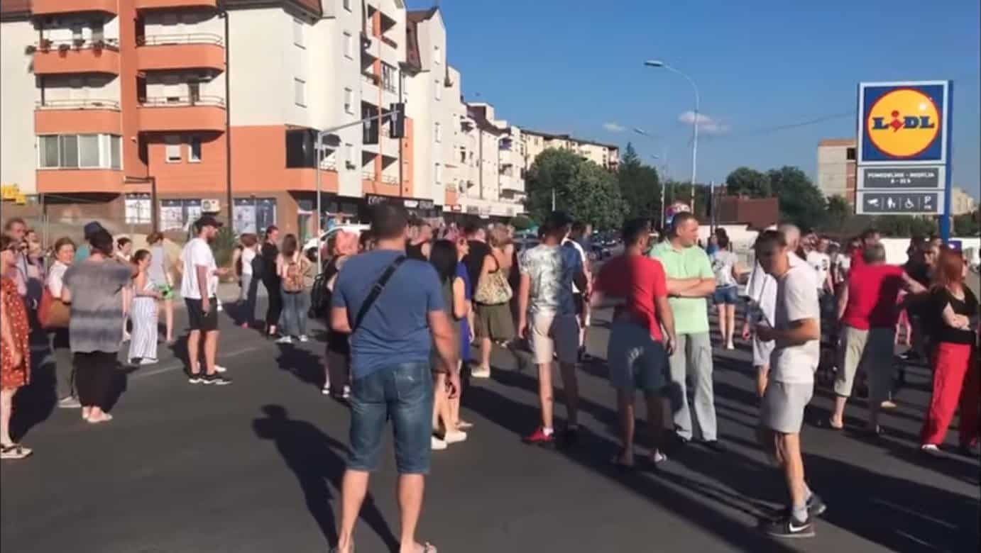 Младеновчани блокирали град јер 10 дана немају воду! (видео)
