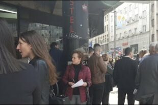 УЖИВО Адвокати блокирали центар Београда колапс у саобраћају (видео)