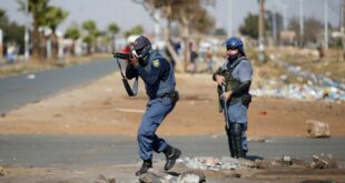 Хаос у Јужноафричкој Републици: Војска на улицама (видео)