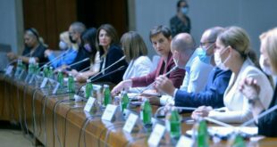 Противно СЗО: Кризни штаб донео одлуку о трећој дози и мешању вакцина у Србији!