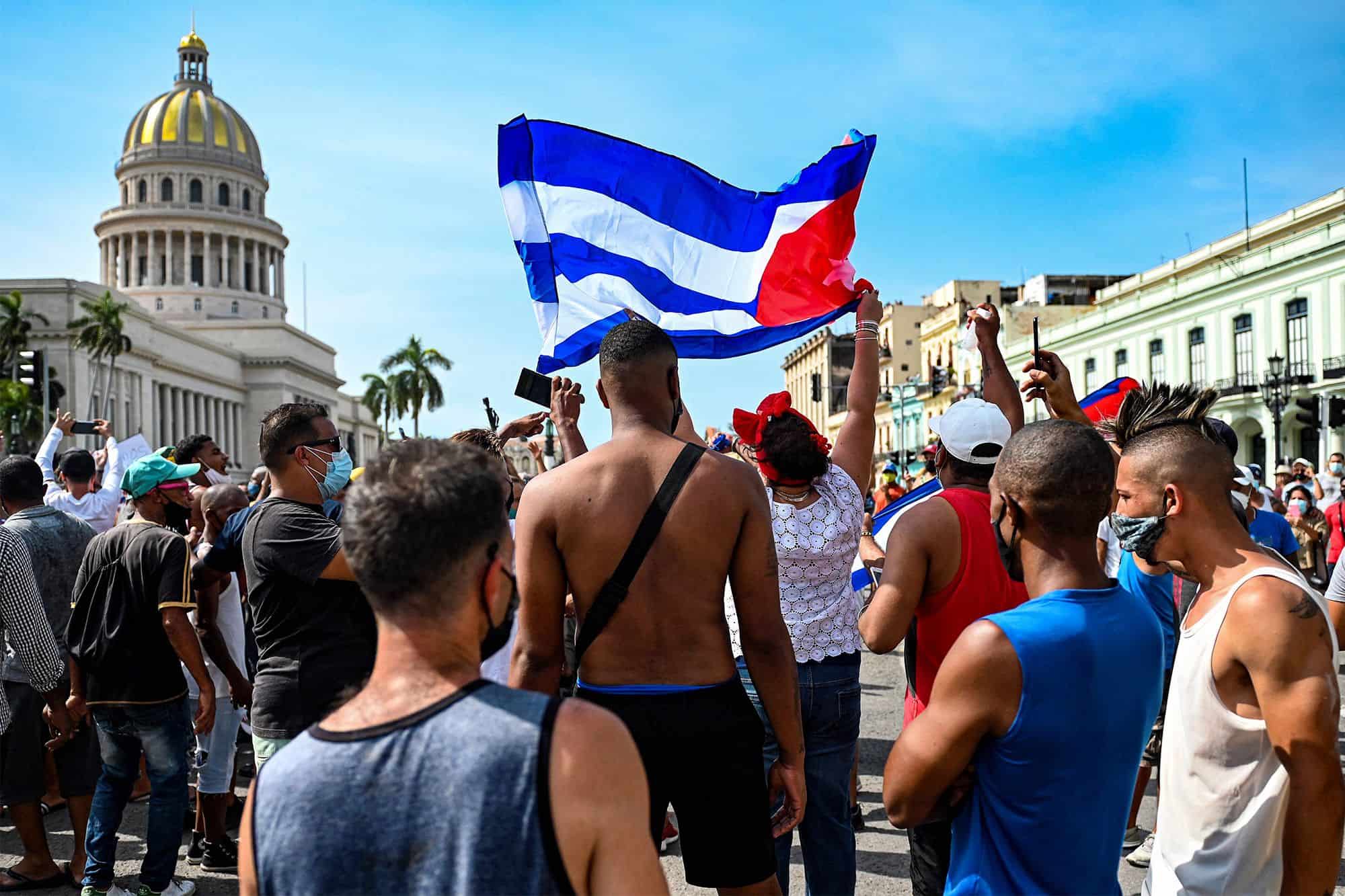 Куба: Хиљаде људи на протесту у Хавани, траже оставку председника Мигела Дијаза-Kанела (видео)